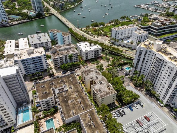 1673 Bay Rd 405, Miami Beach FL 33139
