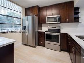 1713 Whitehall Dr 302, Davie FL 33324