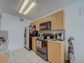 4876 NW 97th Ct 352, Doral FL 33178