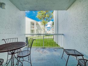 4876 NW 97th Ct 352, Doral FL 33178