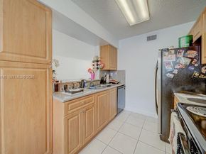 4876 NW 97th Ct 352, Doral FL 33178