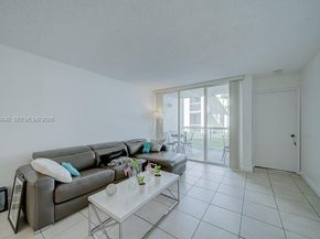 4876 NW 97th Ct 352, Doral FL 33178