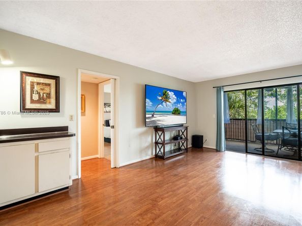 2206 S Cypress Bend Dr 305, Pompano Beach FL 33069
