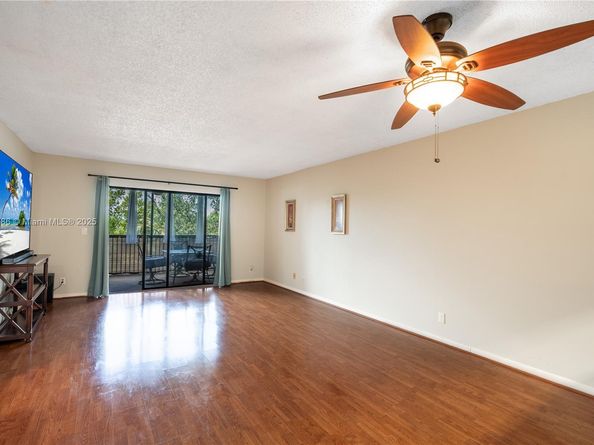 2206 S Cypress Bend Dr 305, Pompano Beach FL 33069