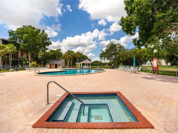 2206 S Cypress Bend Dr 305, Pompano Beach FL 33069
