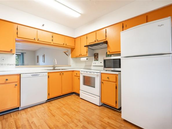 2206 S Cypress Bend Dr 305, Pompano Beach FL 33069