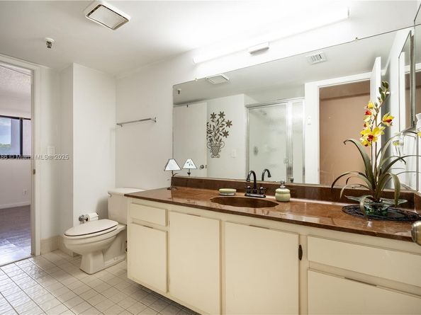 2206 S Cypress Bend Dr 305, Pompano Beach FL 33069