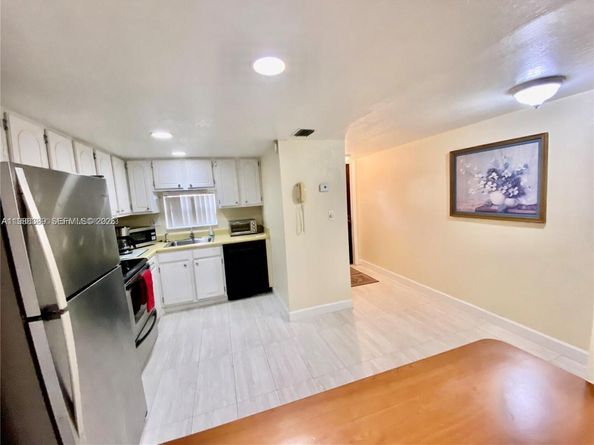 671 S Hollybrook Dr 104, Pembroke Pines FL 33025