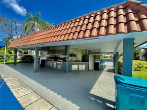 671 S Hollybrook Dr 104, Pembroke Pines FL 33025