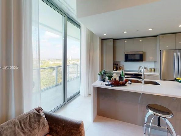 2000 Metropica Way 1701, Sunrise FL 33323