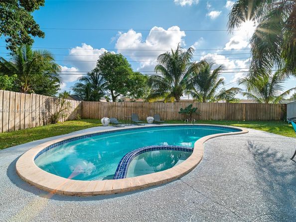 7120 Duval St, Hollywood FL 33024