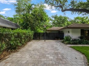 2140 NE 190th Ter, Miami FL 33179