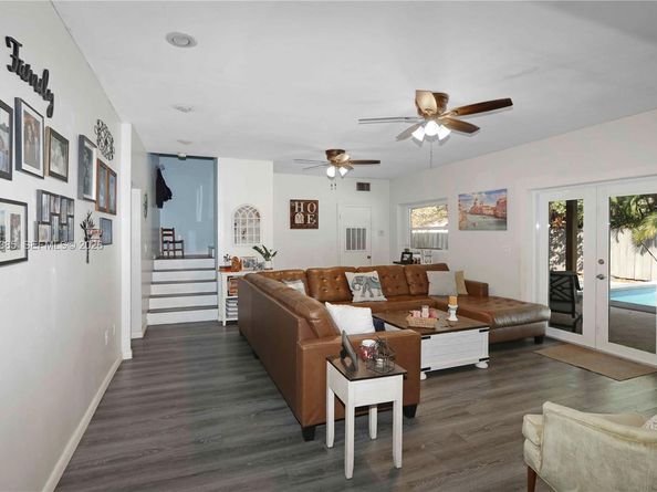 1221 SW 74th Ct, Miami FL 33144