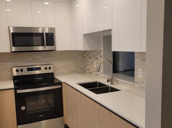 610 NE 12th Ave 304, Hallandale Beach FL 33009