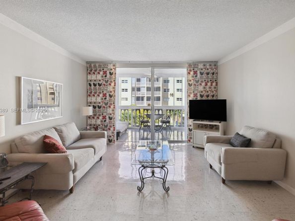 610 NE 12th Ave 304, Hallandale Beach FL 33009