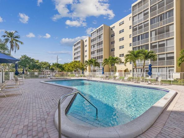 610 NE 12th Ave 304, Hallandale Beach FL 33009