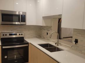 610 NE 12th Ave 304, Hallandale Beach FL 33009