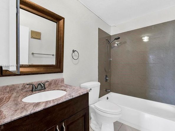 1225 NE 124th St 42B, North Miami FL 33161