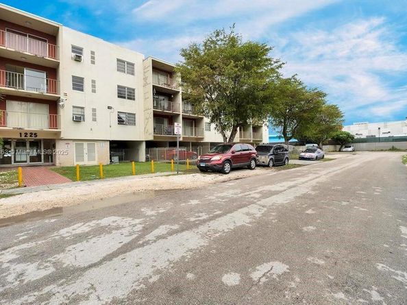 1225 NE 124th St 42B, North Miami FL 33161