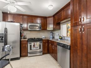 1000 Colony Point Cir 220, Pembroke Pines FL 33026