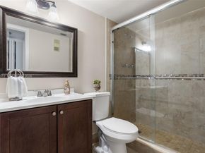 1000 Colony Point Cir 220, Pembroke Pines FL 33026