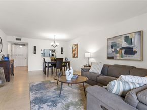 1000 Colony Point Cir 220, Pembroke Pines FL 33026