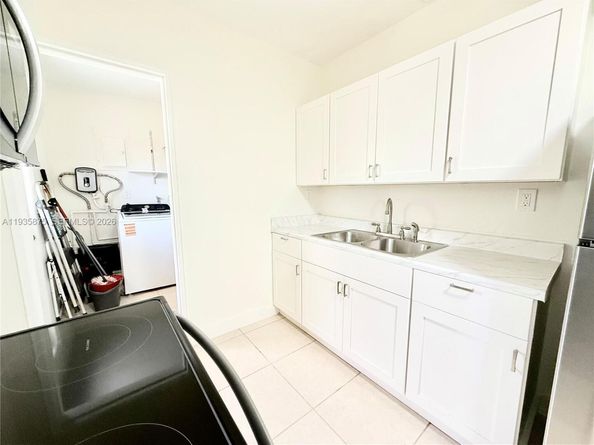 1311 N 69th Ave, Hollywood FL 33024