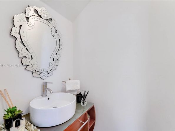 3062 New York St 3062, Miami FL 33133
