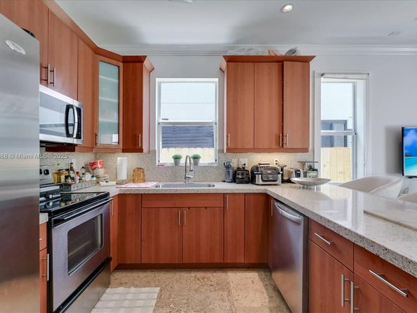 3062 New York St 3062, Miami FL 33133