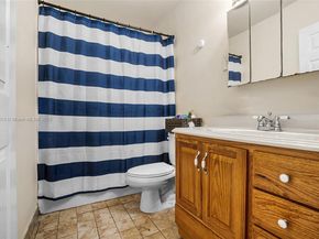 5850 Lincoln St, Hollywood FL 33021