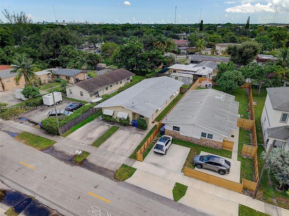 5850 Lincoln St, Hollywood FL 33021
