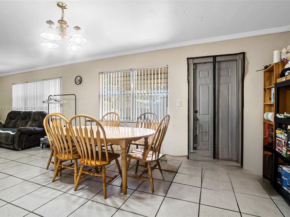 5850 Lincoln St, Hollywood FL 33021