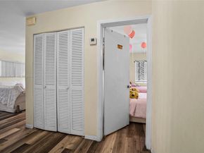 5850 Lincoln St, Hollywood FL 33021