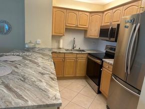 1520 Mckinley St 103E, Hollywood FL 33020