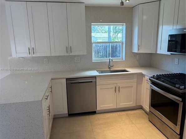 1630 NE 34th Ct, Pompano Beach FL 33064