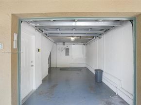2941 NE 185th St 1305, Miami FL 33180
