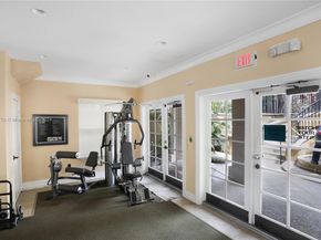 2941 NE 185th St 1305, Miami FL 33180