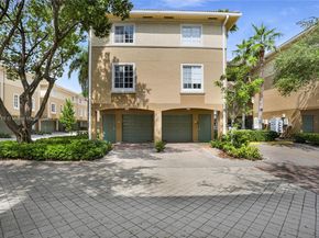 2941 NE 185th St 1305, Miami FL 33180