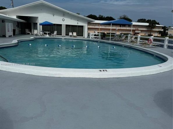 900 SW 11th Ave 8C, Hallandale Beach FL 33009