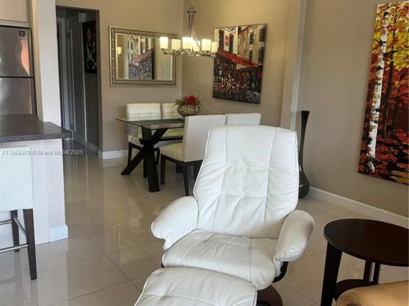 900 SW 11th Ave 8C, Hallandale Beach FL 33009