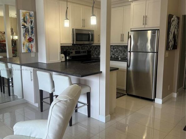 900 SW 11th Ave 8C, Hallandale Beach FL 33009
