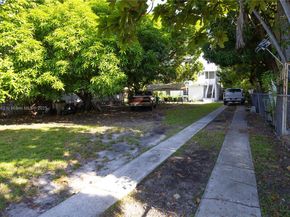 2367 SW 19th St, Miami FL 33145