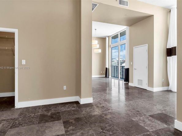 9055 SW 73rd Ct 606, Miami FL 33156
