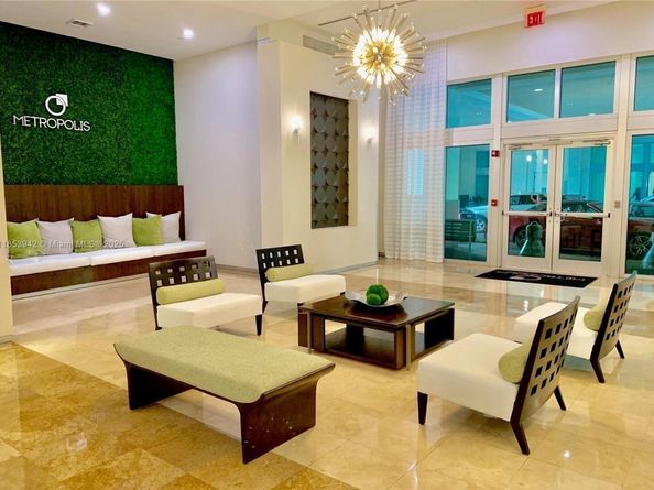9055 SW 73rd Ct 606, Miami FL 33156