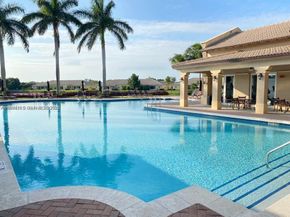 975 NE 33rd Ter 203, Homestead FL 33033