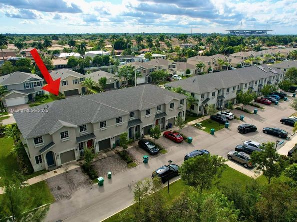 1202 NW 208th Ter, Miami Gardens FL 33169