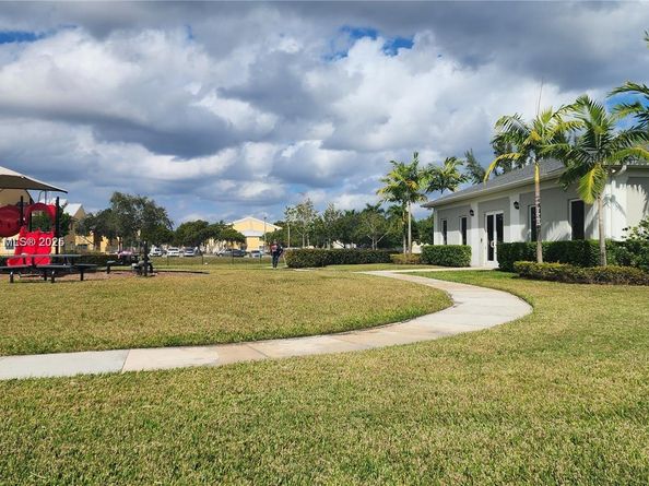 1202 NW 208th Ter, Miami Gardens FL 33169
