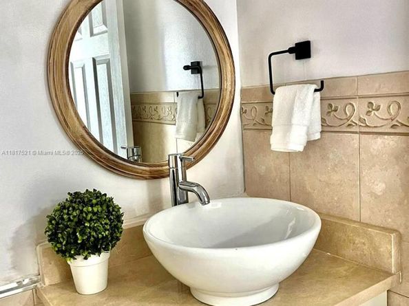 5601 Collins Ave 923, Miami Beach FL 33140