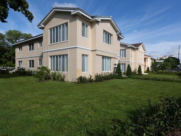 2880-2882 S Le Jeune Rd, Coral Gables FL 33134