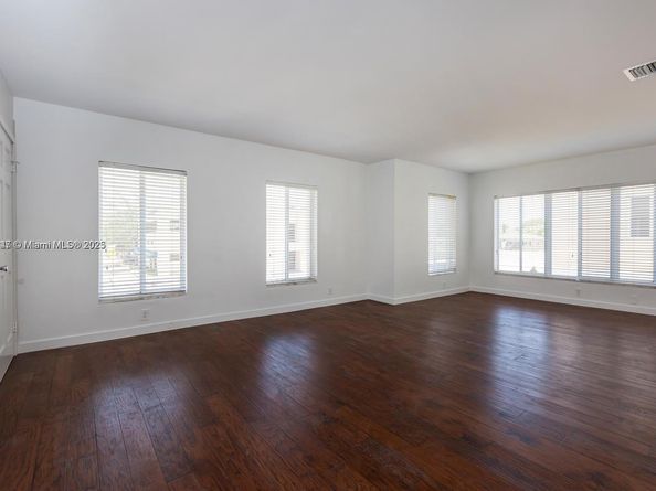 2880-2882 S Le Jeune Rd, Coral Gables FL 33134